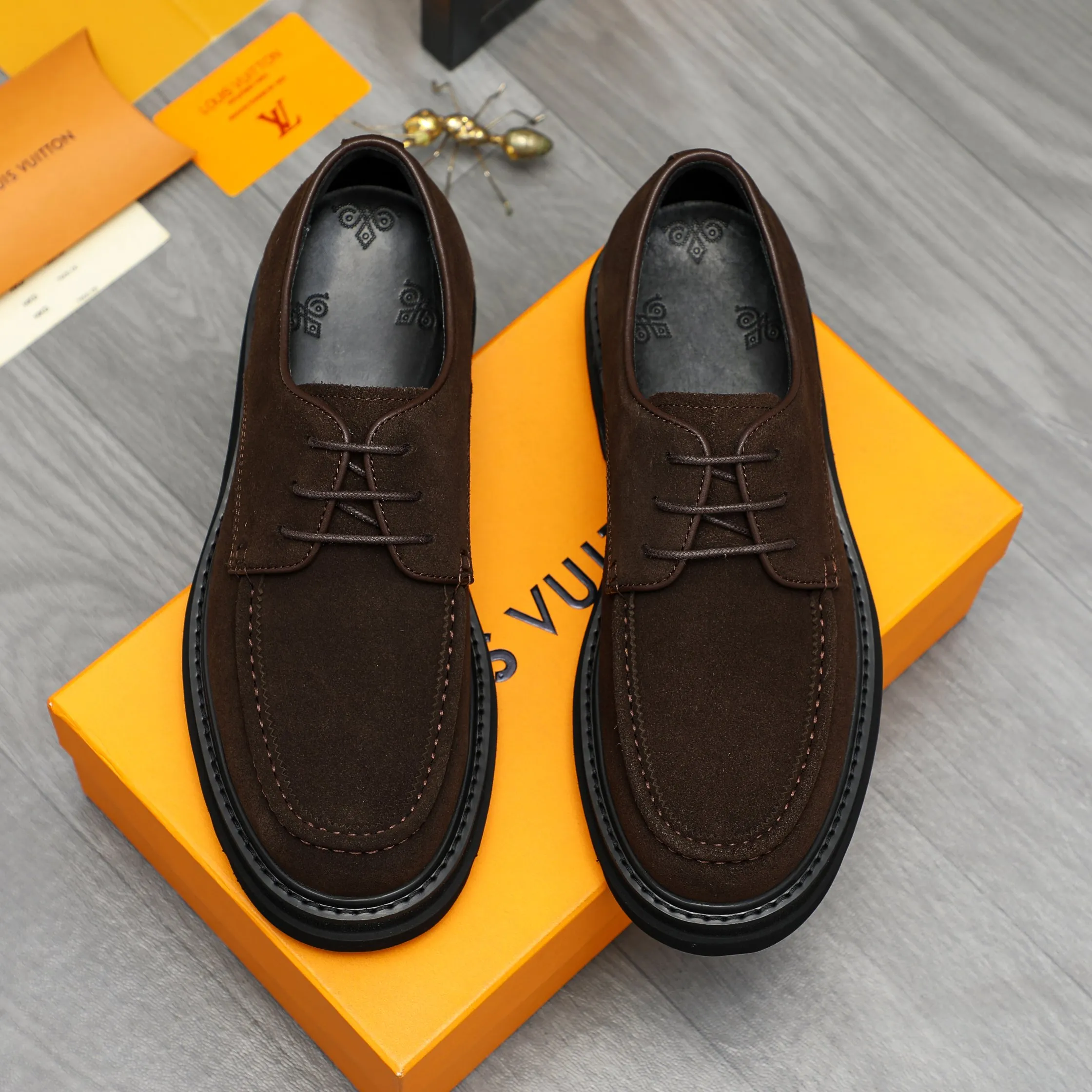 Men's shoes 💰620 Product trademark: LV "Louis Vuitton" business casual lace-up leather shoes Regular size: 37-46 Product materials: Selected high-quality frosted cowhide upper, pigskin lining, rubber outsole
